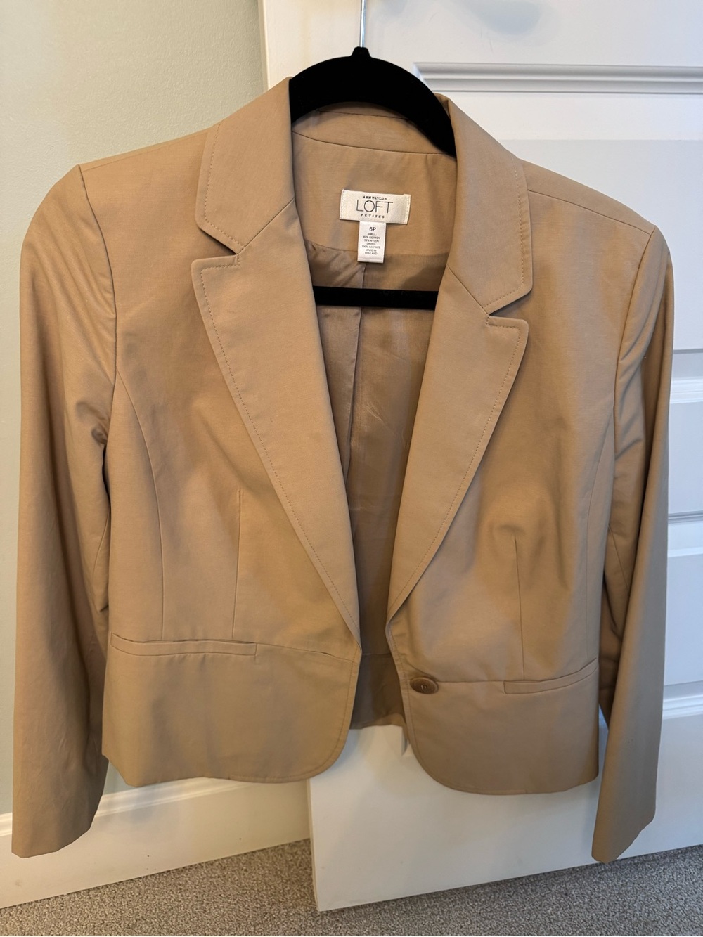 LOFT Women's Beige Cropped Blazer